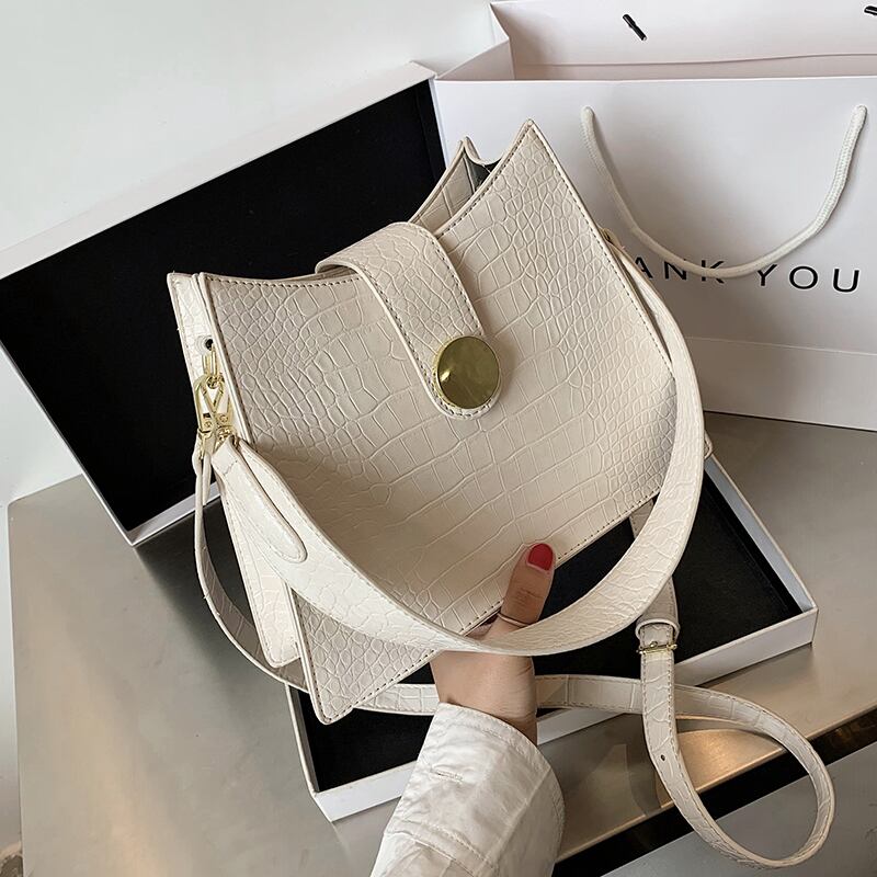 ニッチデザインレディースバッグ2020新しいファッションレトロシングルショルダー脇の下バッグネット赤インスーパーファイアーメッセンジャーバッグ Tiancai_Wing_Bag4268302