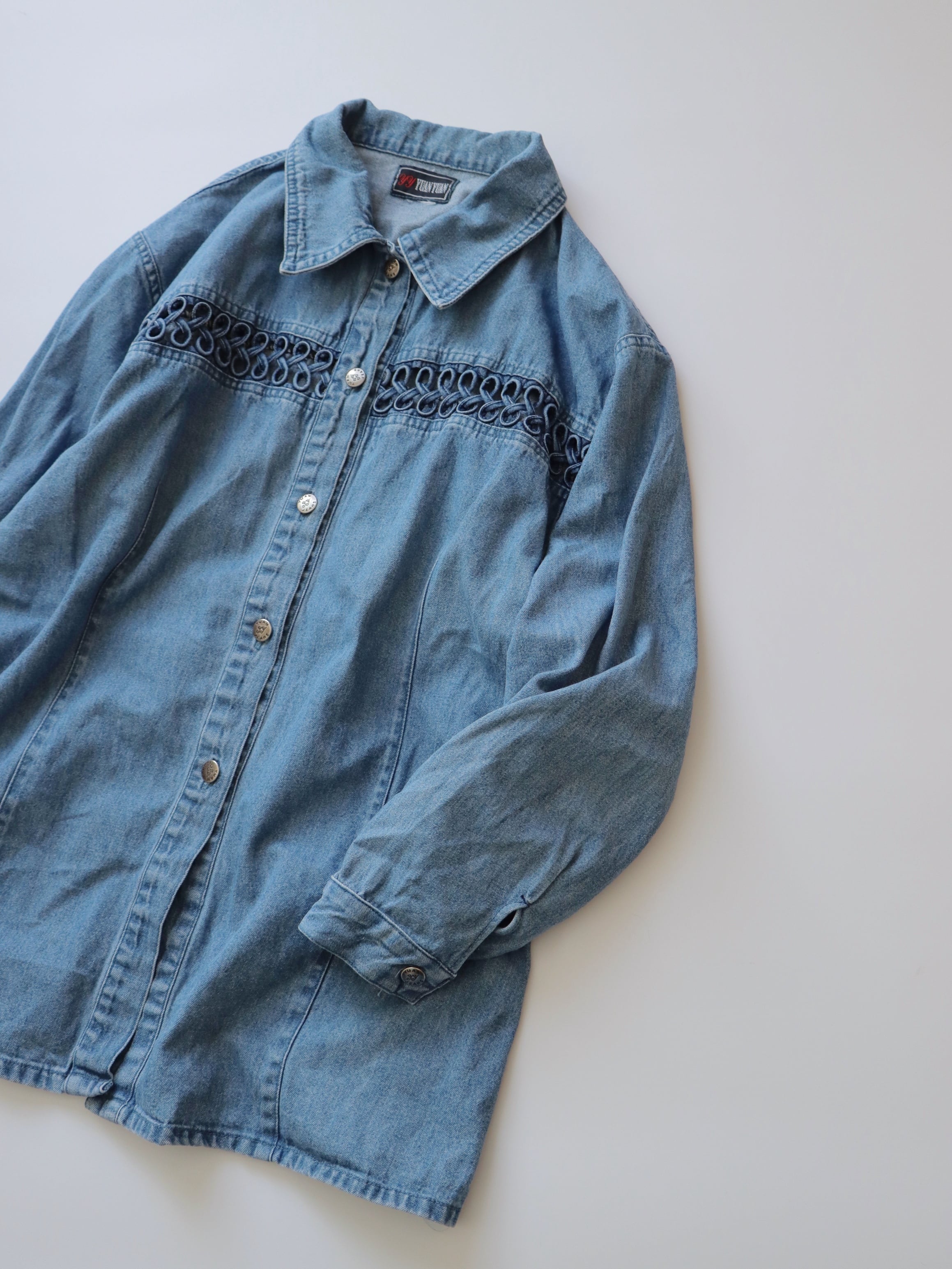 ●90s embroidery design denim shirt