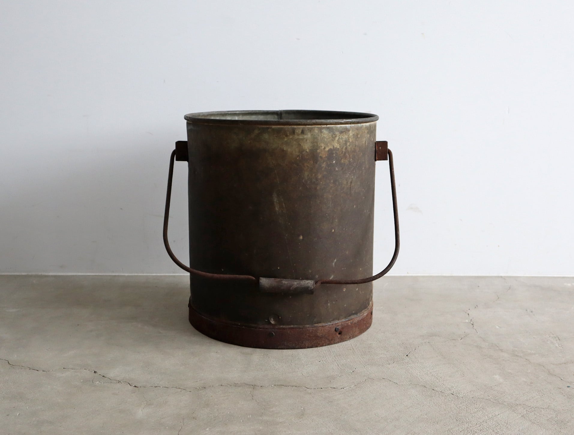 【送料無料】 シャビーなブリキバケツ 古道具