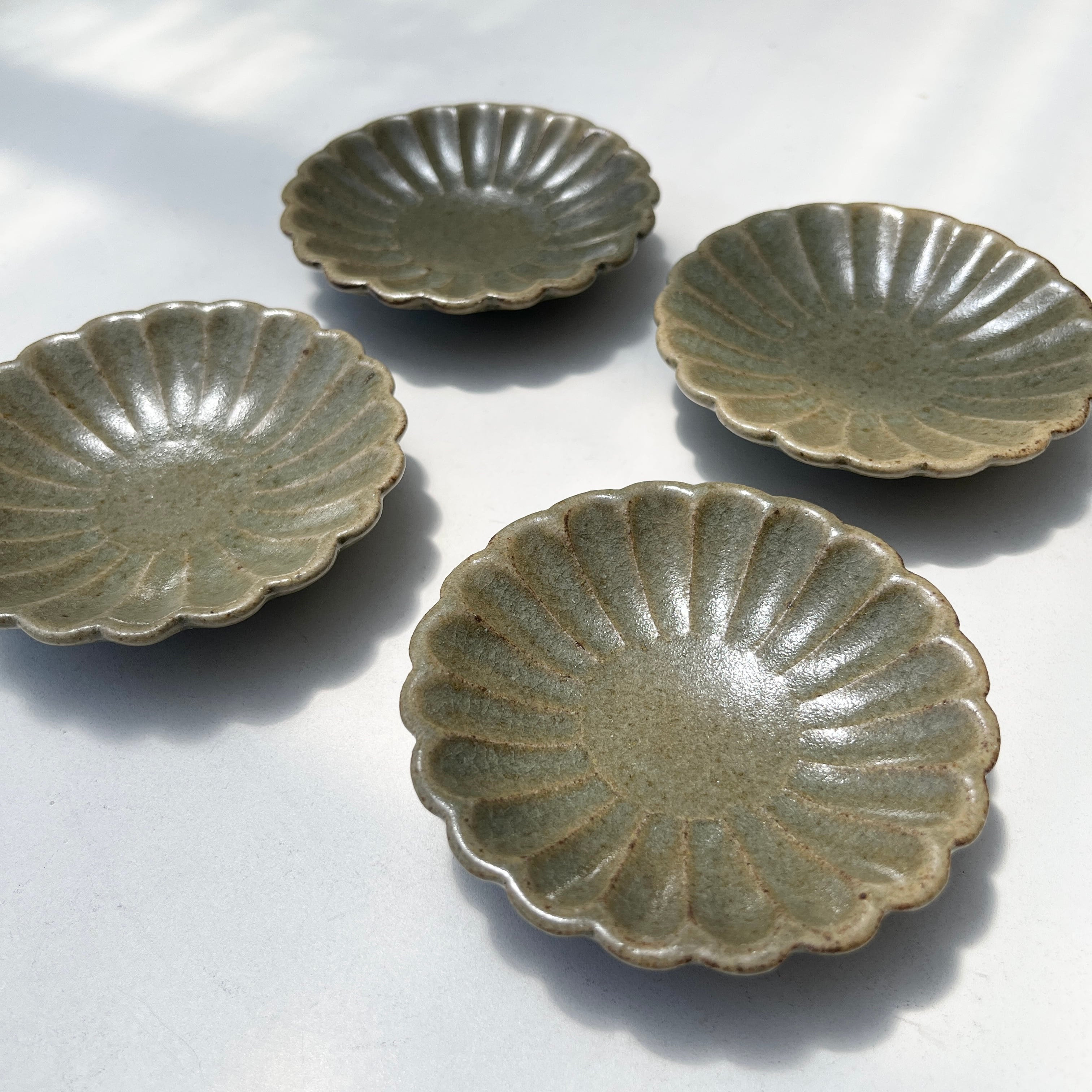 期間限定販売＞ 手島英則 松灰釉 シノギ皿 3号 豆皿 | ihana design