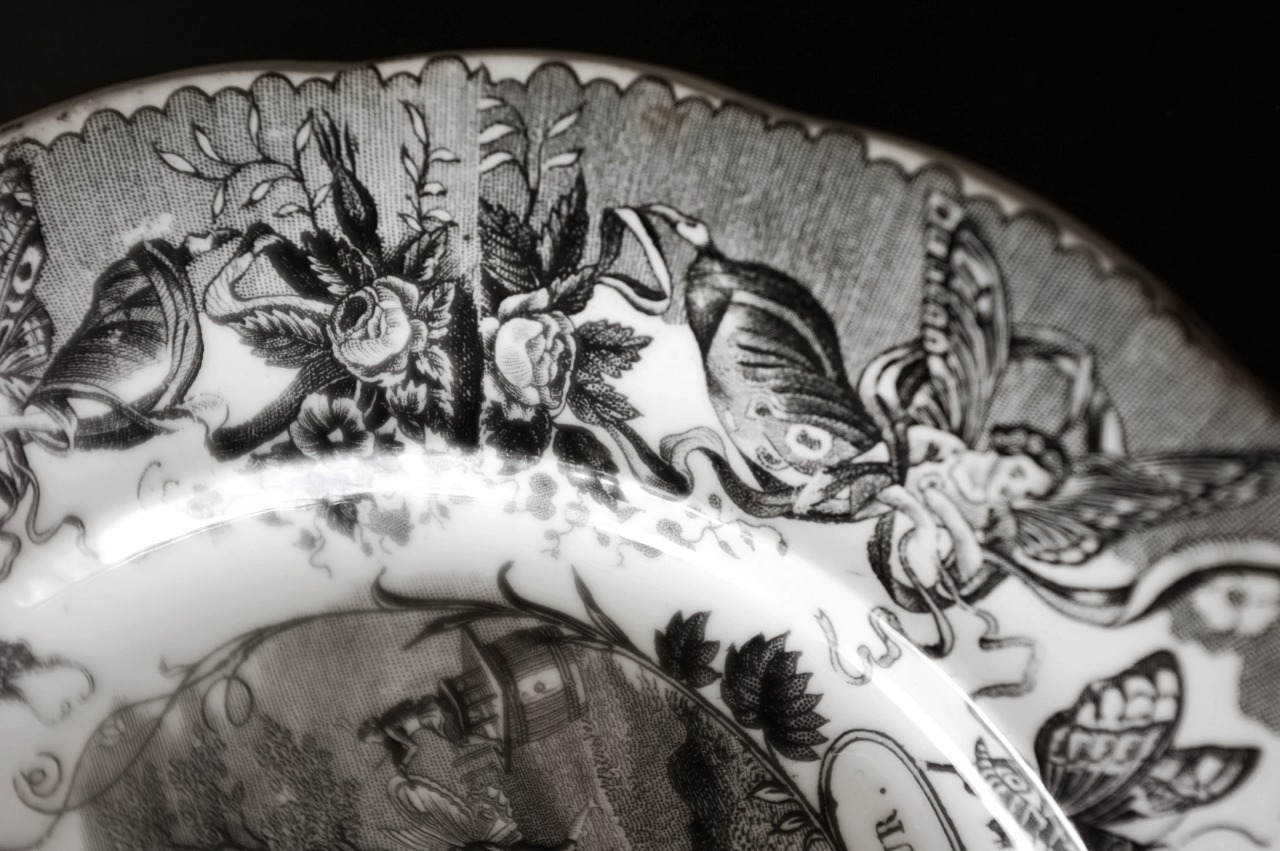 1840s~  Creil et Montereau LES PAPILLONS グランヴィル的蝶々人間のプレートb アンティーク