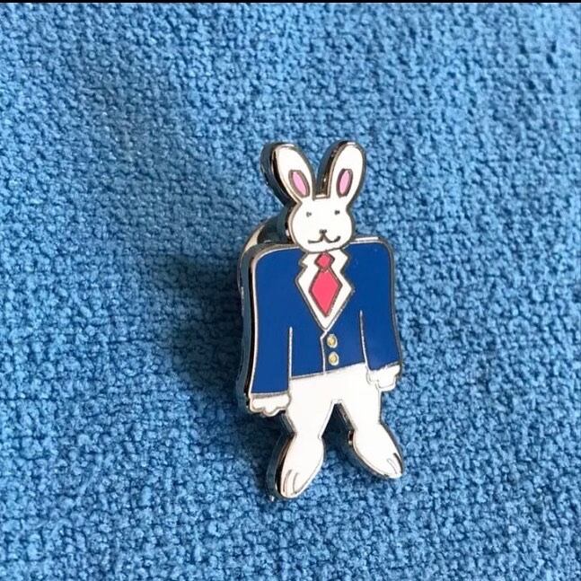 ウサギのピンバッチ サラリーマンうさぎのピンバッジ | sonipin