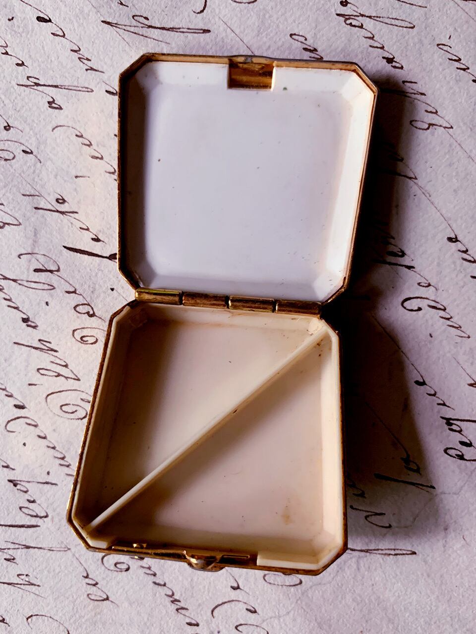 鳥と草花モチーフ ピルケース ジュエリーケース | Brocante de La