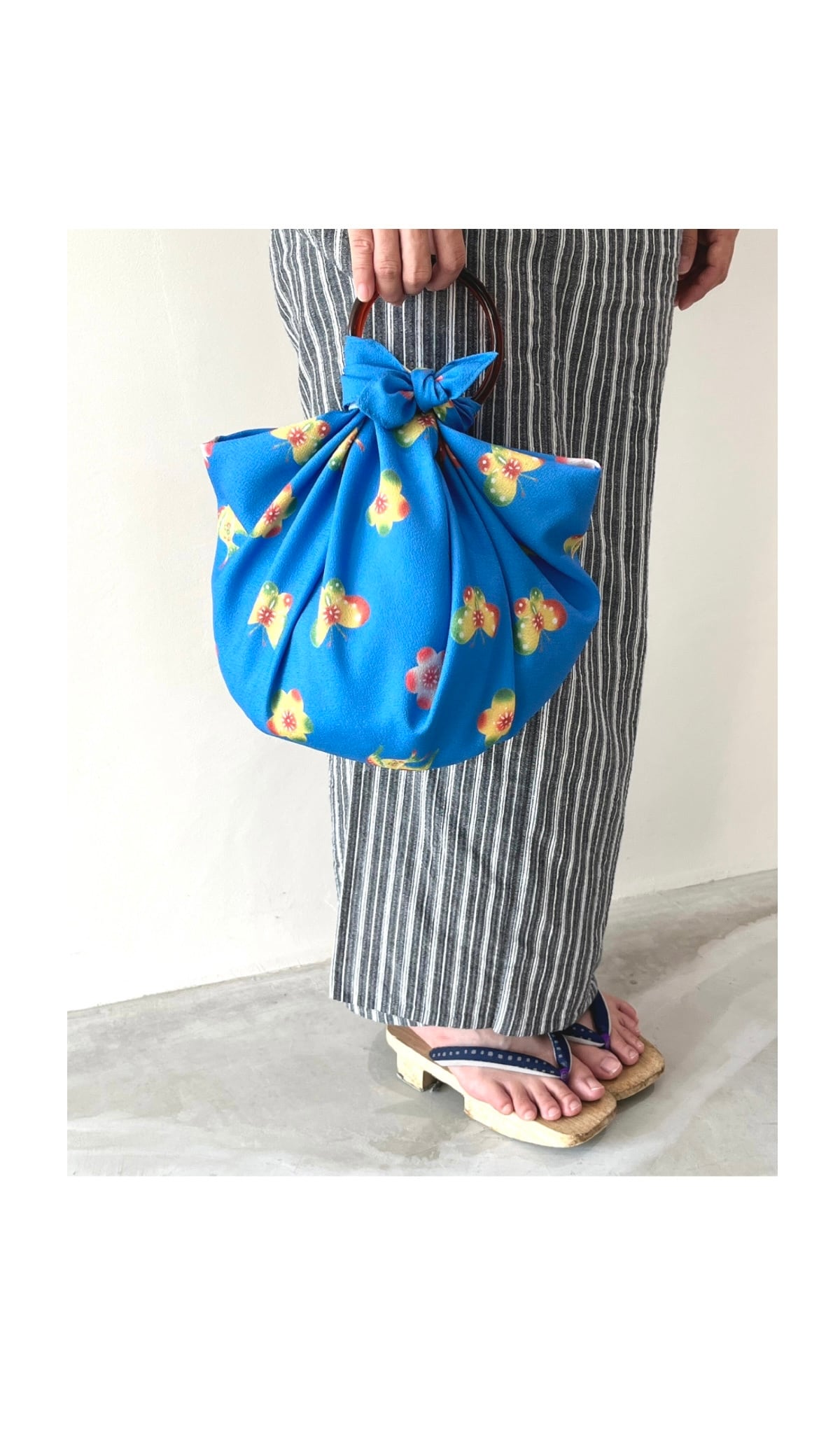 紅型染めプリント風呂敷《鳥蝶梅散らし模様》 | 紅型染め、ロウ染め