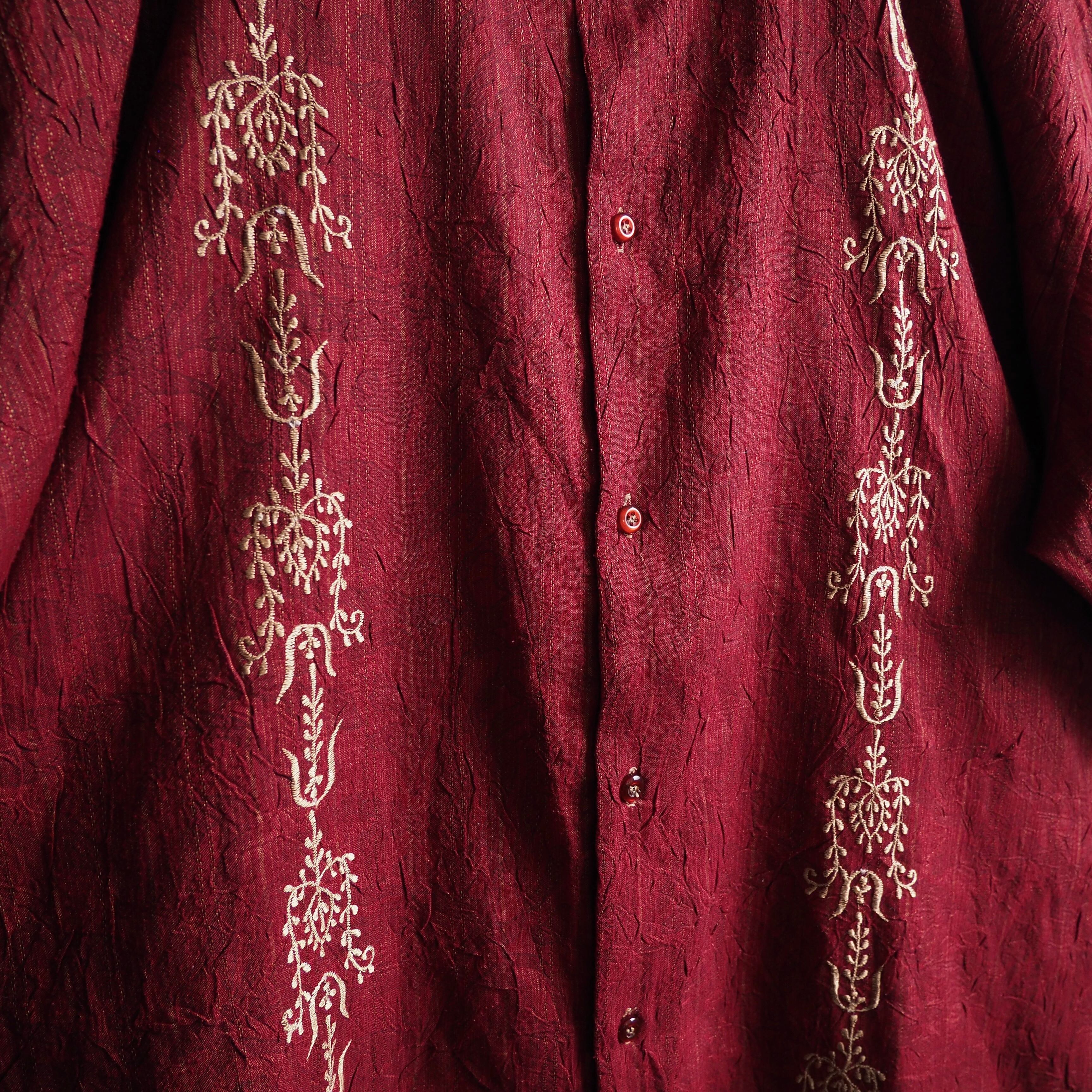 Beautiful Dark red × Tribal art embroidery vintage loose S/S shirt