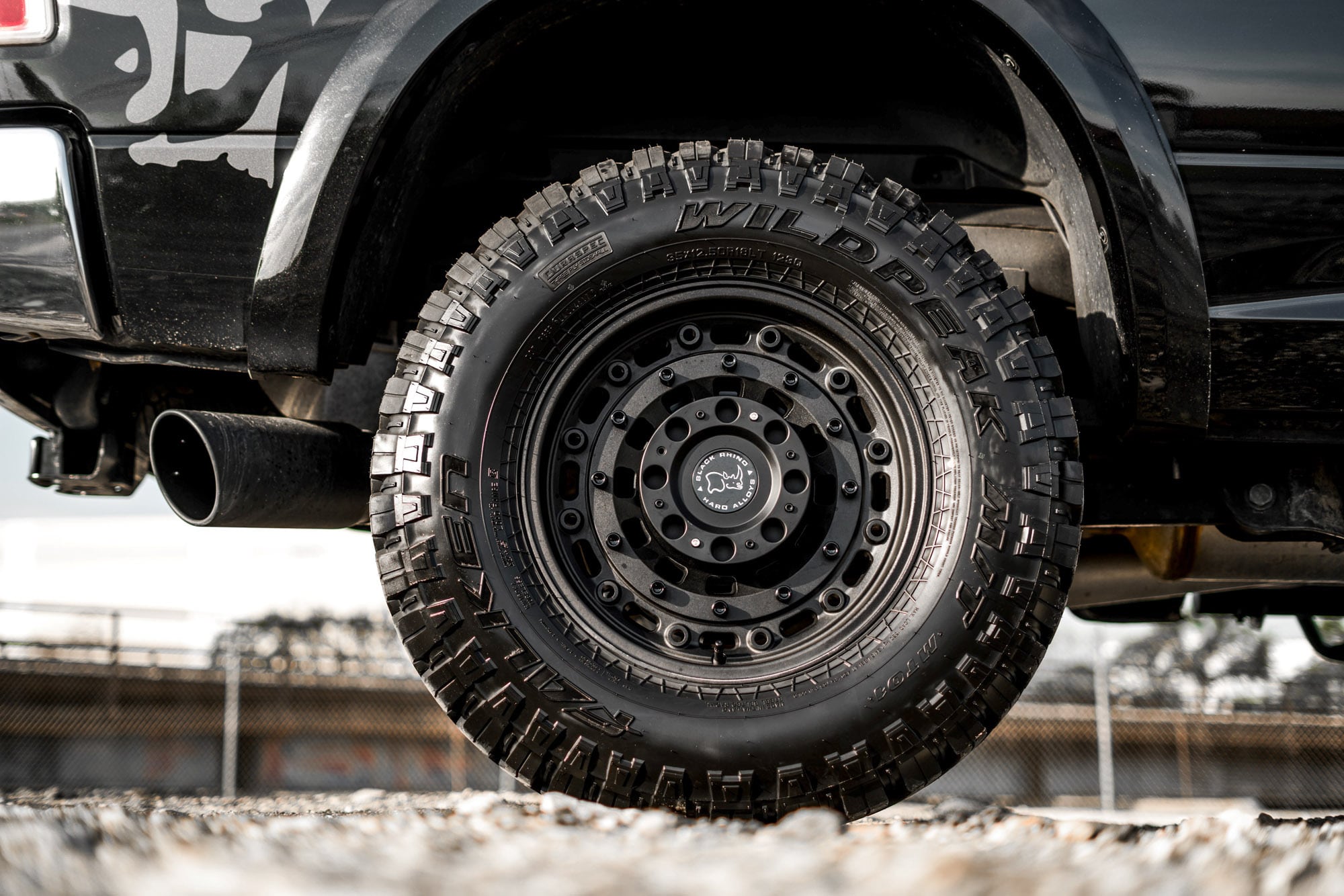 BLACK RHINO ARSENAL (アーセナル) テクスチャードブラック 17インチ