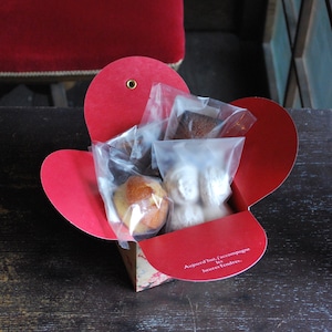 ＜店頭お渡しご希望用＞ Mother's day メリメロのお菓子箱  M / 喫茶メリメロ