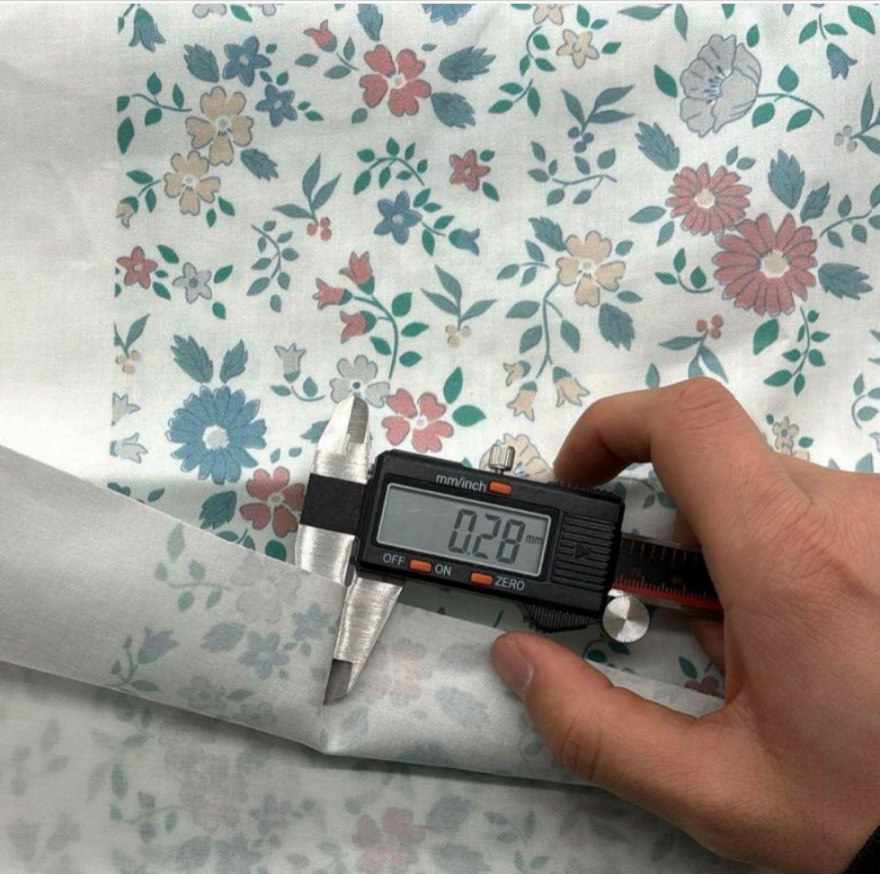 TB741◆1m◆SM◆綿100%綾織りスレキ生地◆マレファブ◆花柄