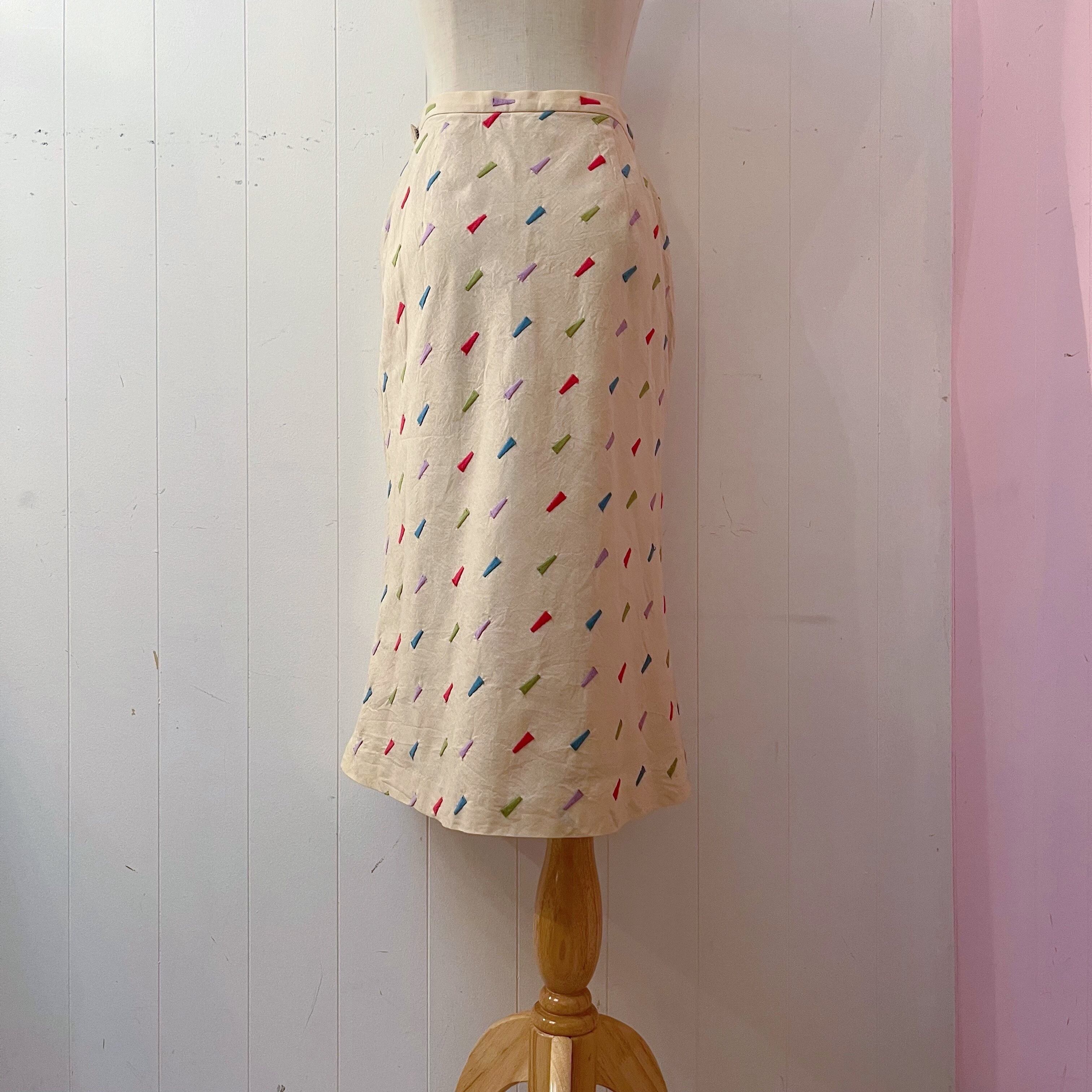 square embroidery semi tight skirt