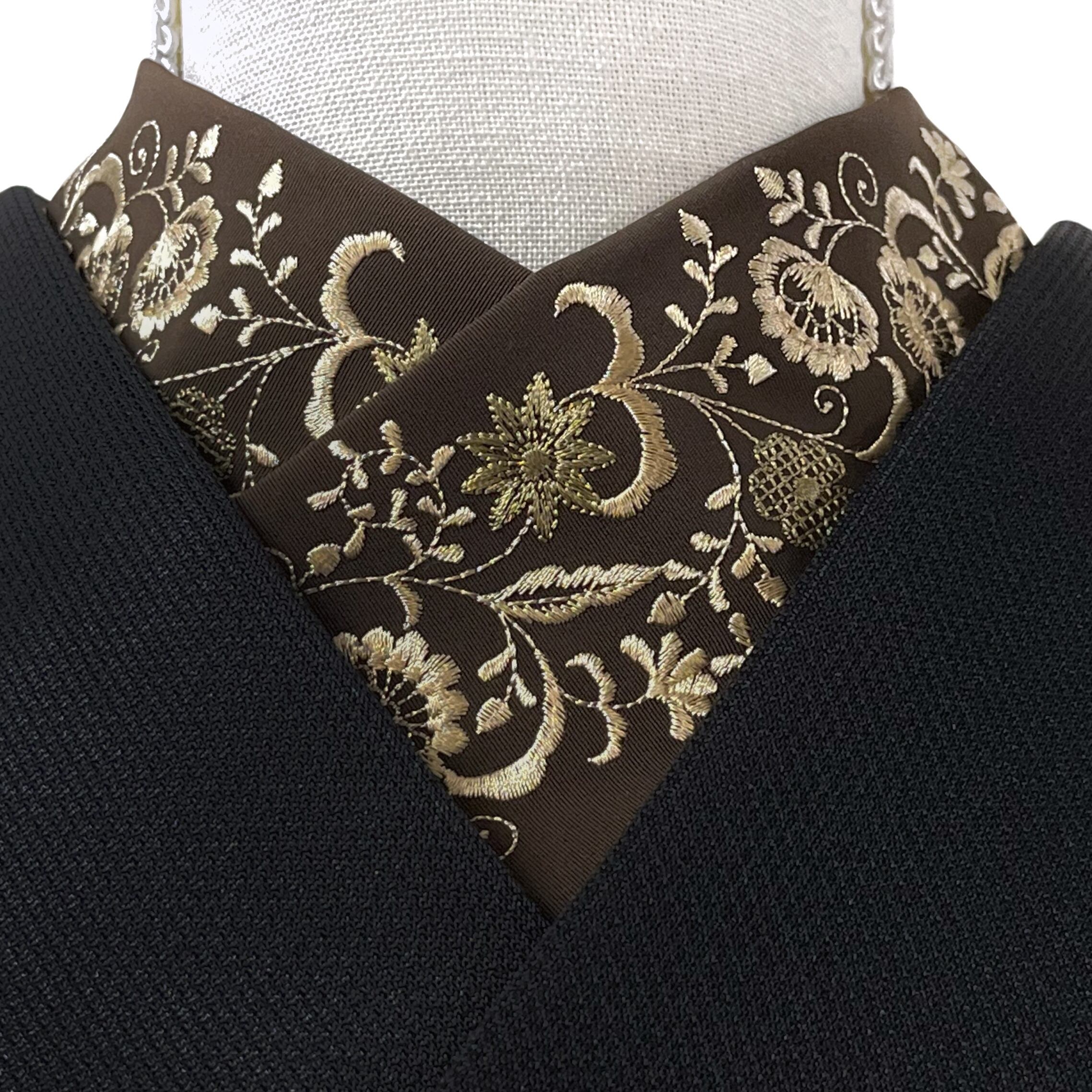 新品】花更紗文様の刺繍半衿(チョコレートブラウン) | きもの楸堂
