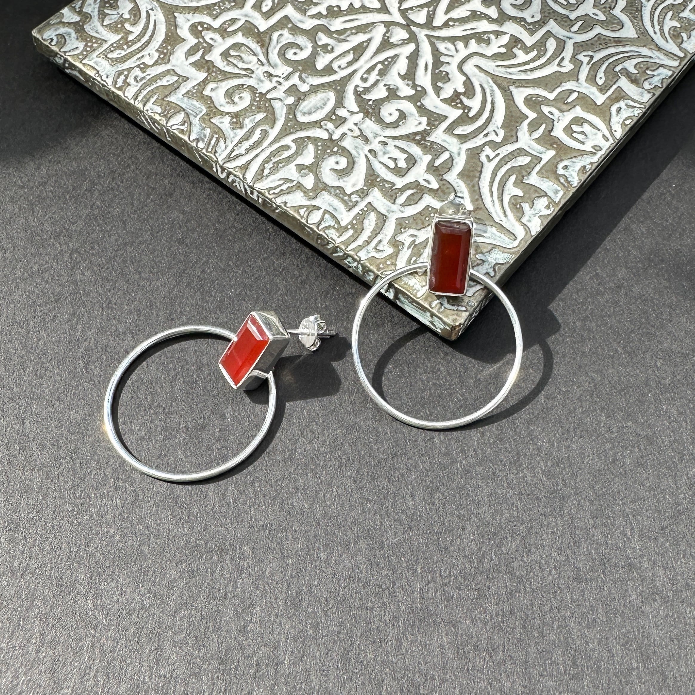 残りわずか】スィングリング スタッド ピアス カーネリアン | 【公式