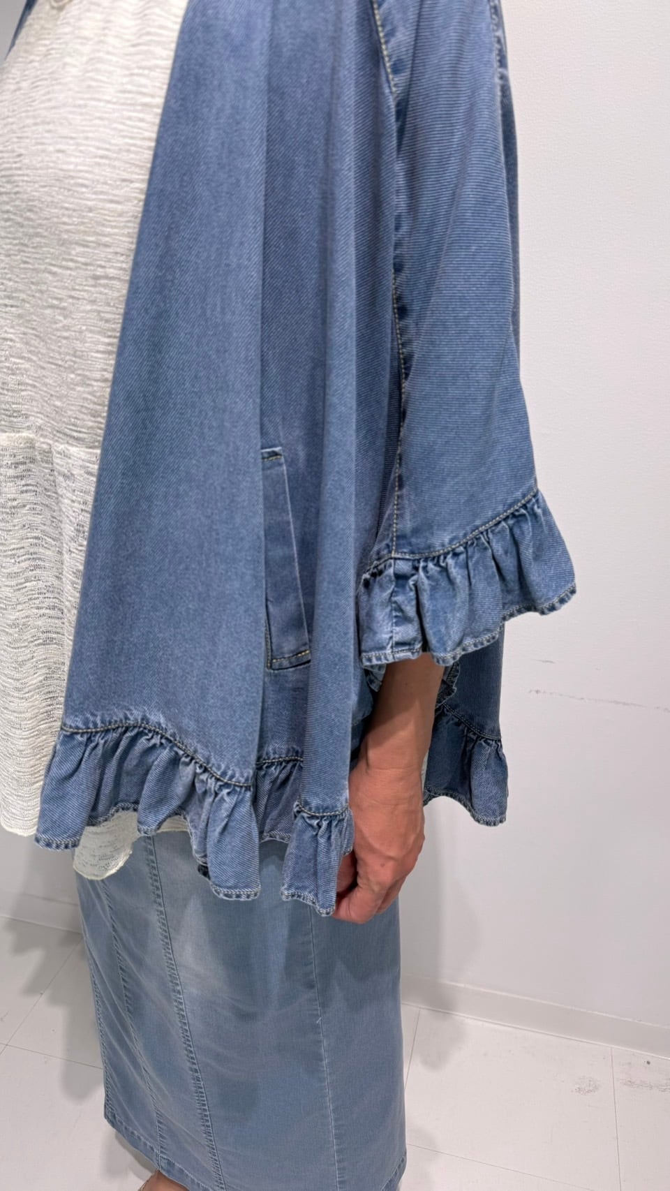 新品タグ付き2025ss ayane テン セルデニムフリルポンチョ