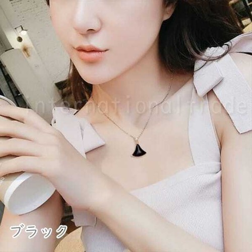 レディースネックレス 扇型 レディース ペンダント 扇モチーフ形 デザイン 大人可愛い 上品 華奢 アクセサリー シンプル プレゼント ギフト デート お呼ばれ 結婚式 二次会 パーティー 大人女子 おしゃれ 上品 フェミニン 清楚　y12001 SW