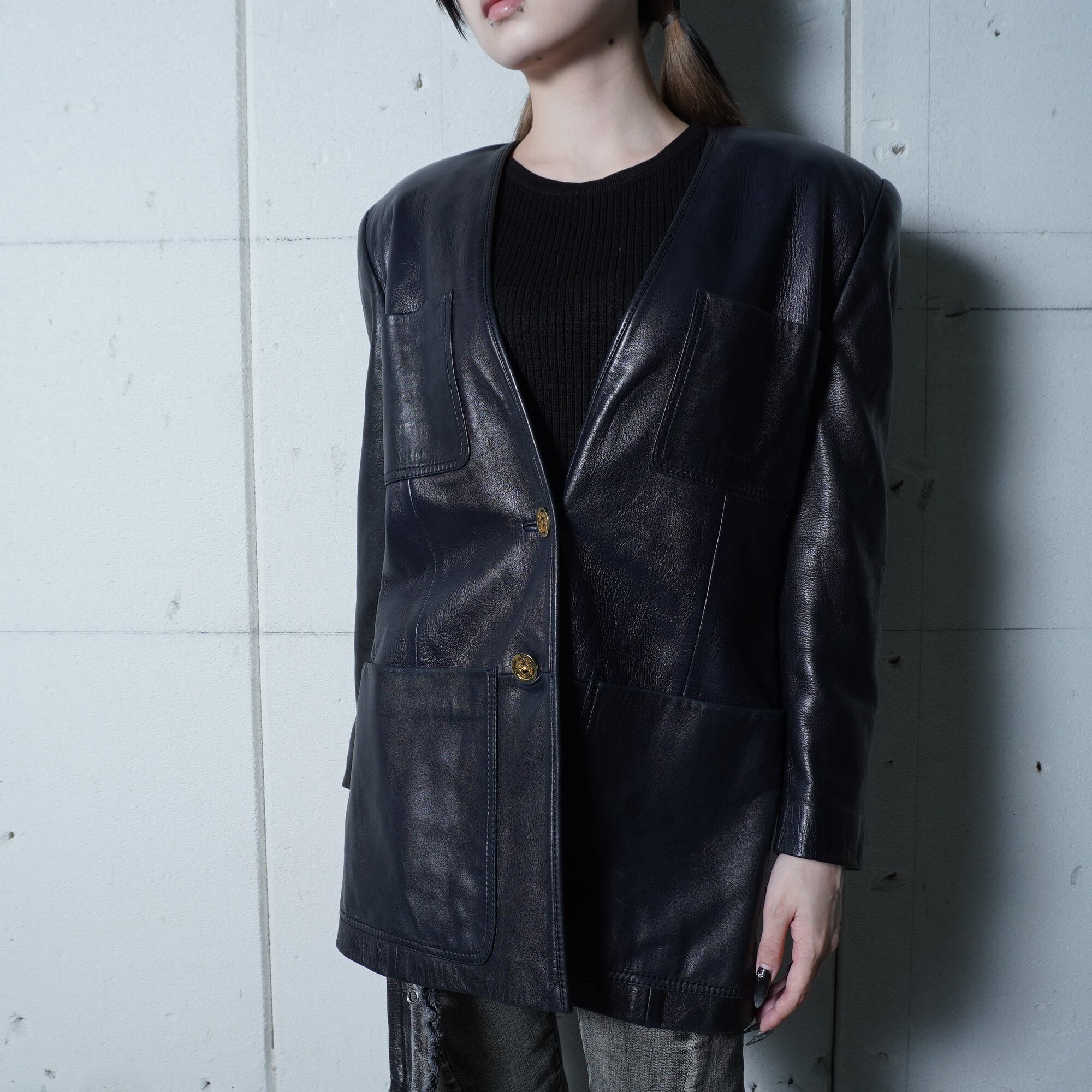 LOEWE】ロエベ アナグラムロゴ金ボタンノーカラーレザージャケット
