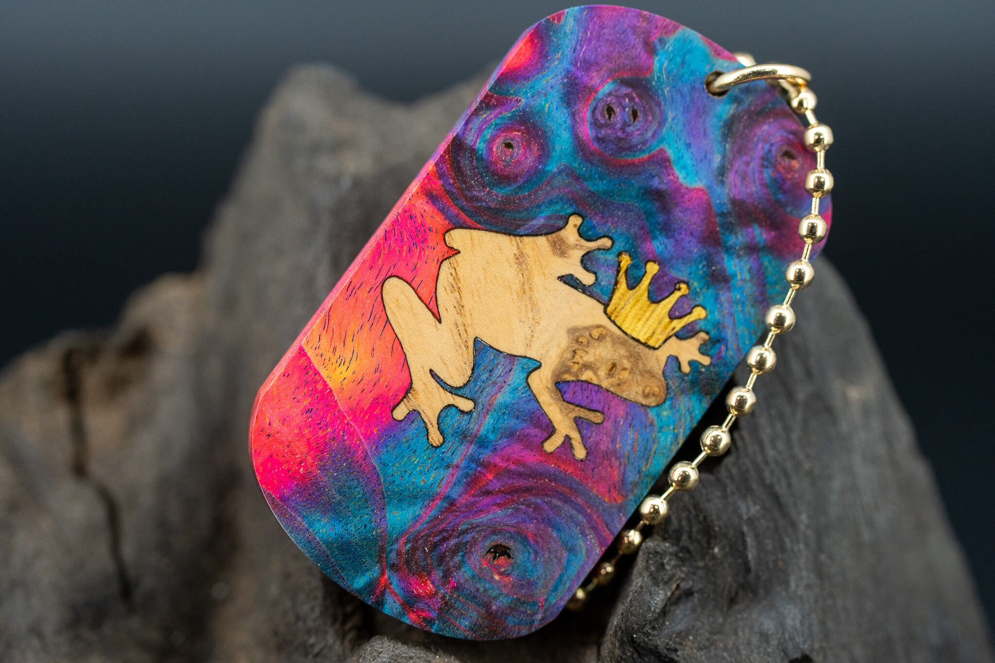 【カナダの象徴】ハードメープル スタビライズウッド ドッグタグ 象嵌 カエルの王様