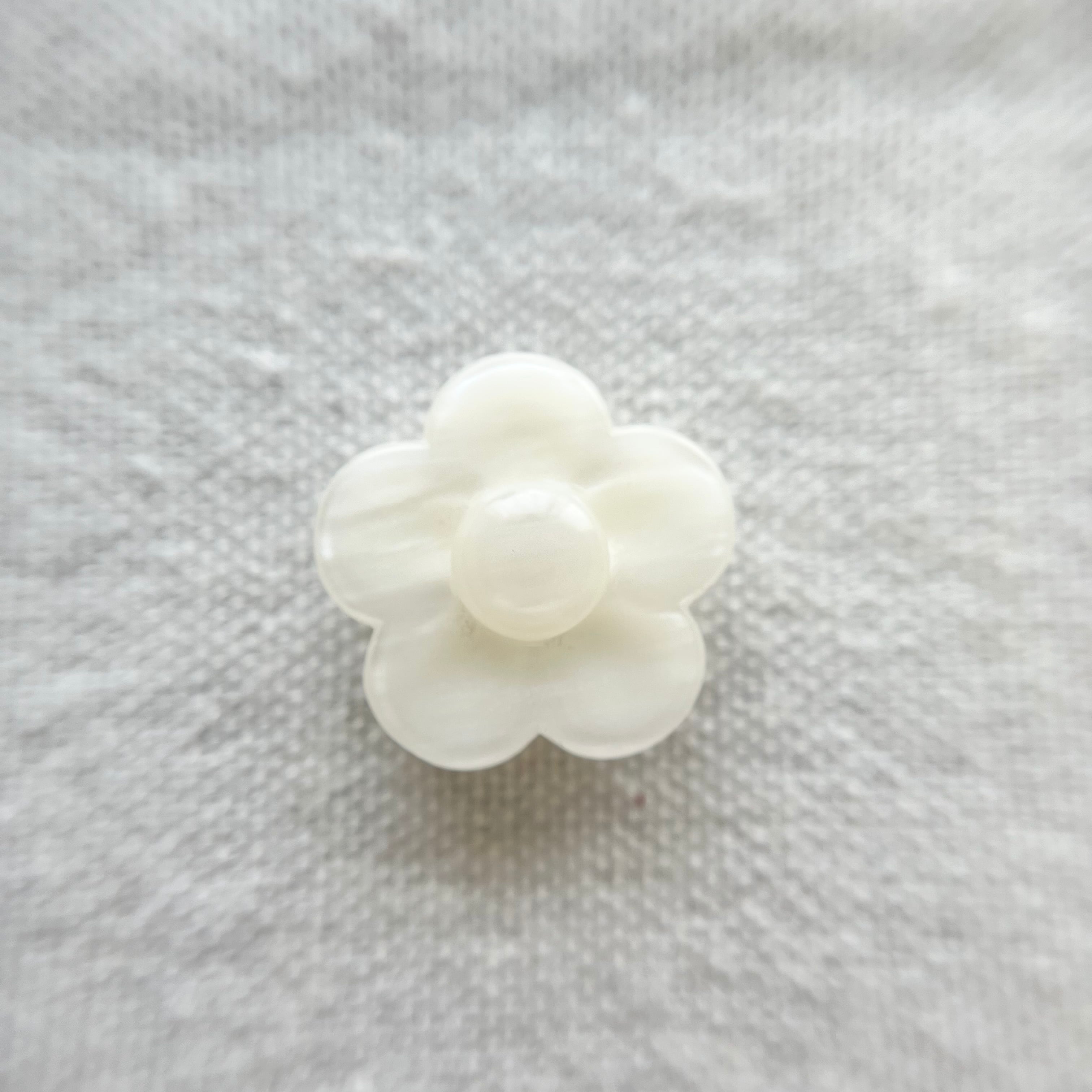 パールアイボリーフラワー 18㎜