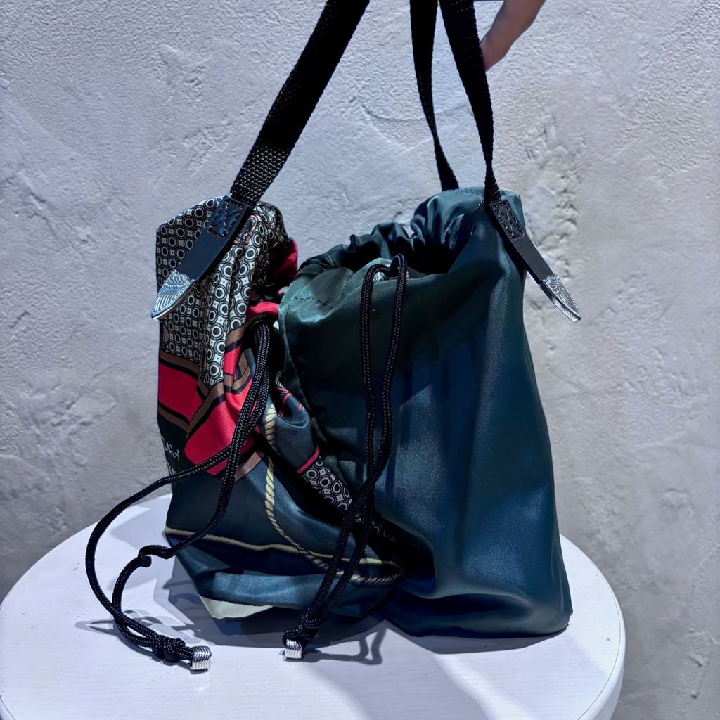 TOGA TOO トーガトゥ Print Drawstring Bag 巾着バッグ グリーン系