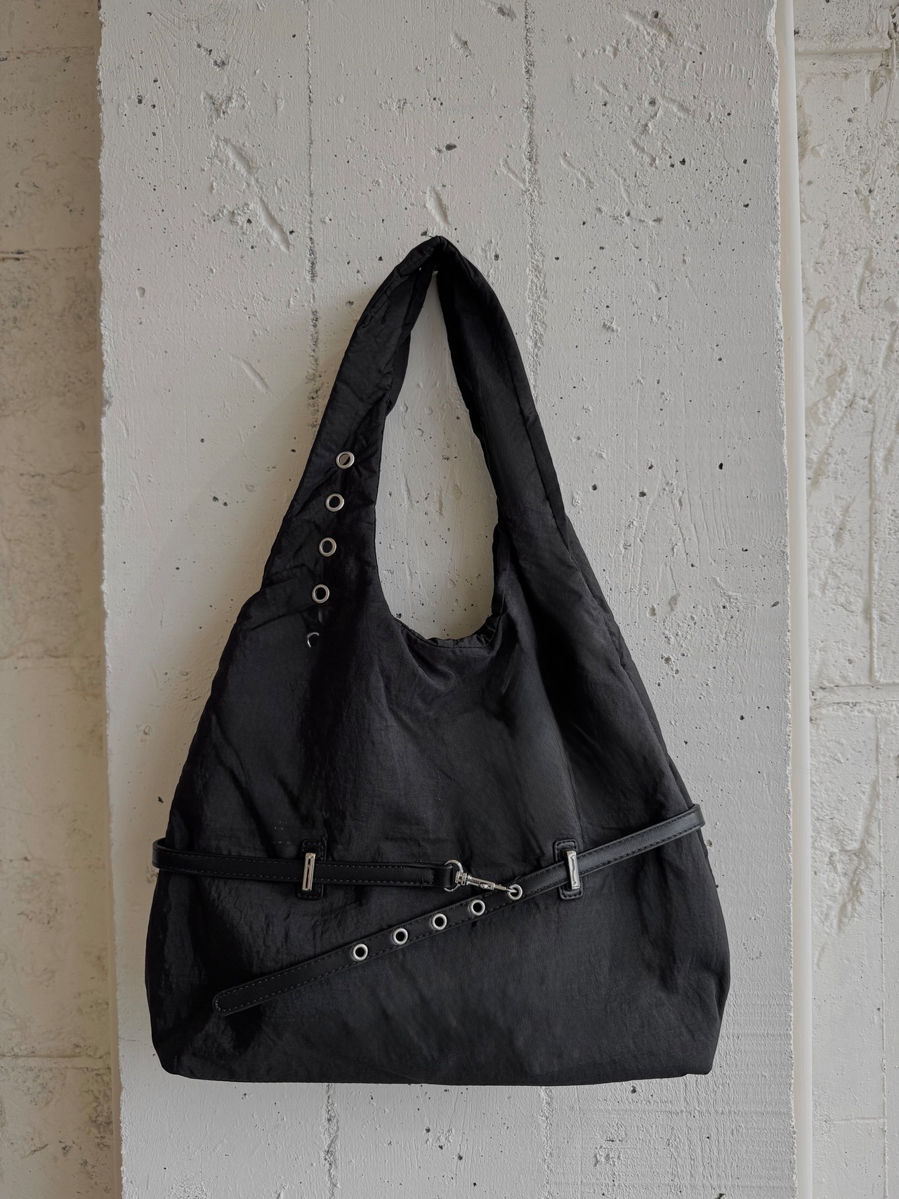 STRAPED NYLON BAG