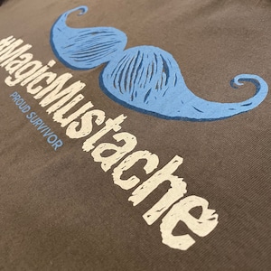 【GILDAN】Tシャツ ヒゲ 髭 magicmustache ロゴ バックプリント XL ビッグサイズ  US古着