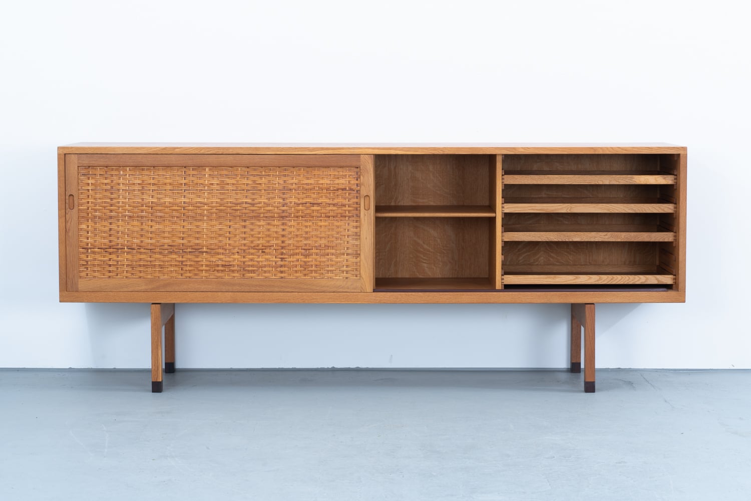 Hans J. Wegner | RY26 Sideboard | kaikki gallery | 北欧