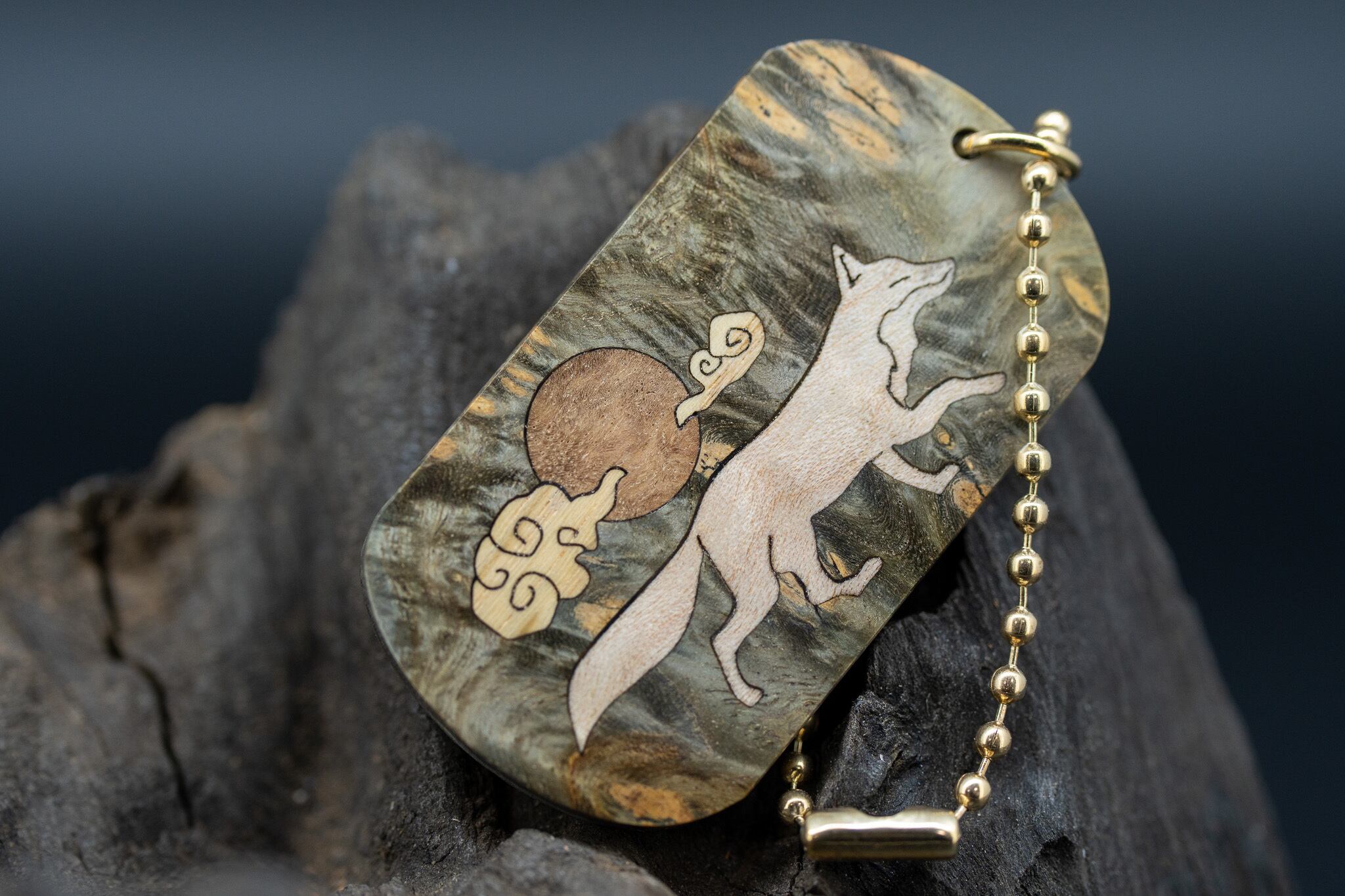 【朱色の銘木】 本花梨瘤 スタビライズウッド ドッグタグ 象嵌 十五夜きつね