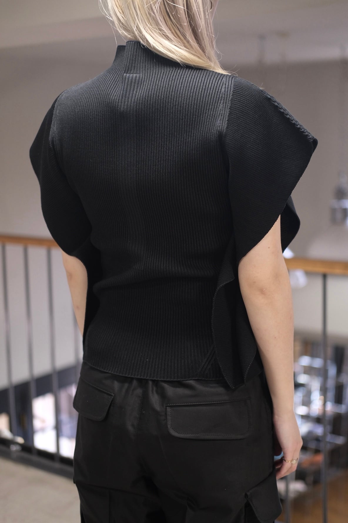 CFCL】PORTRAIT CREASE TOP -BLACK- | loop