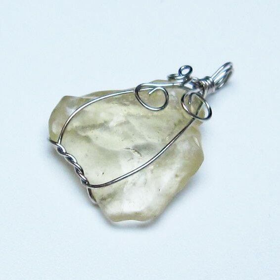 リビアングラス ペンダント 一点物 メール便可 112-13701