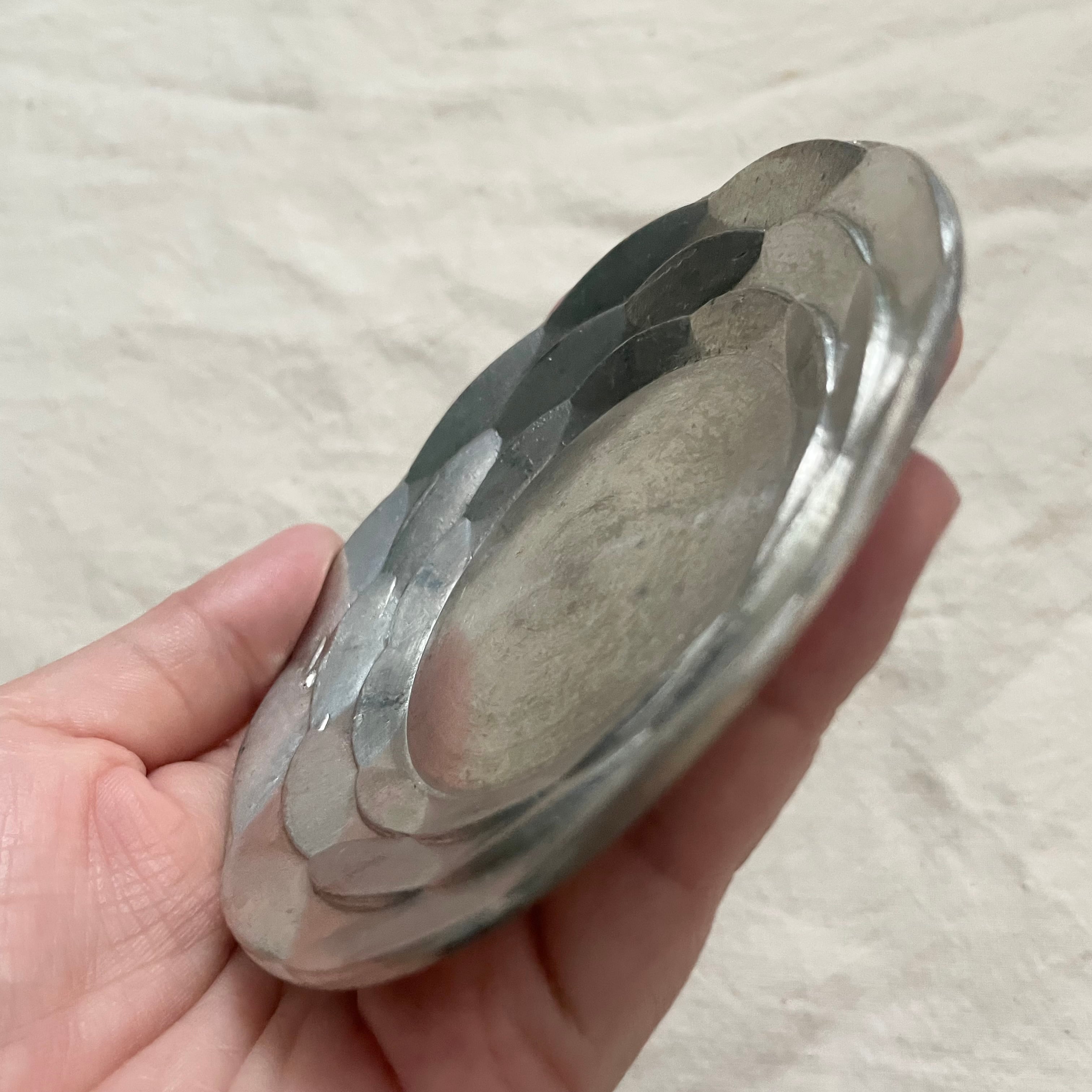 ピューターの変わった小皿 | tsuitachi craft&brocante