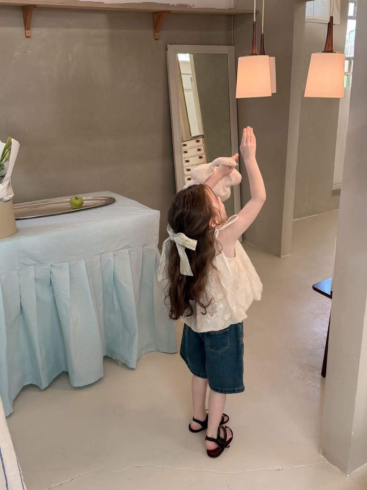 [aiai] Bling Sleeve Sleeveless / [아이아이] 블링슬리브나시