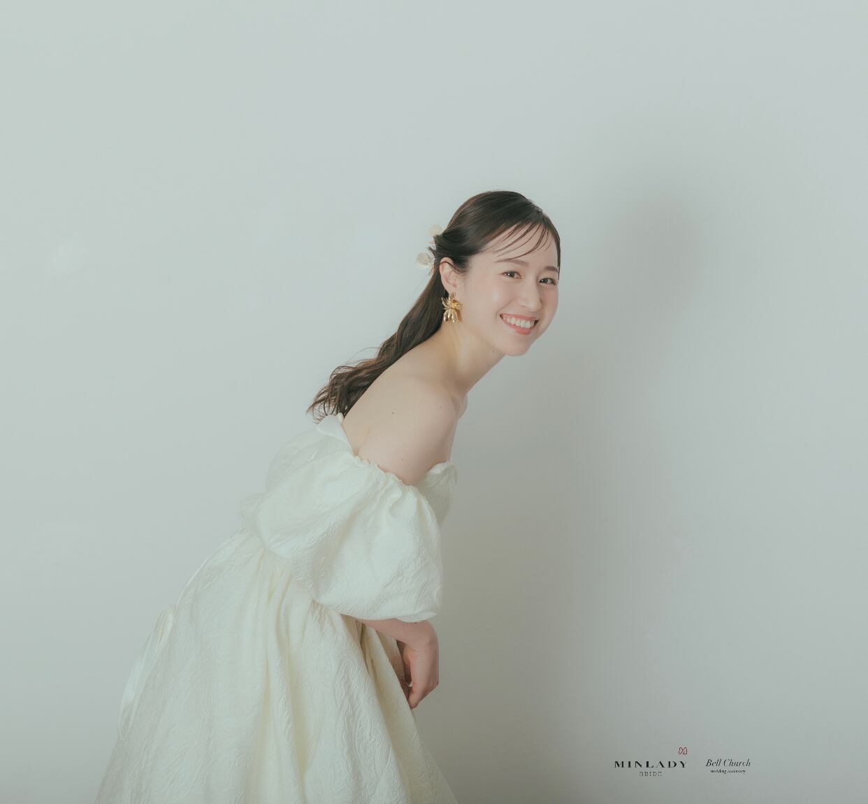 立体的 ジャガード オフショルダー ウェディングドレス | MINLADY BRIDE