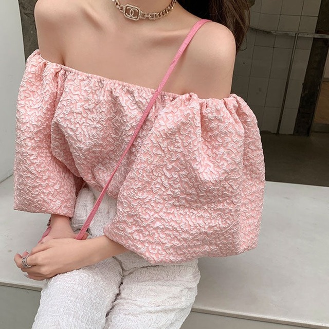 【即納】Pink tops with bare shoulders　220311