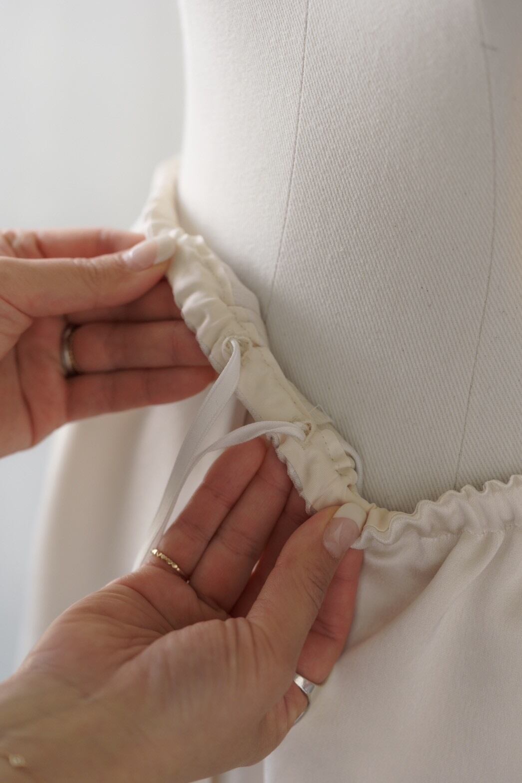 roughlow Otona satin pants ネイビー roughlow Otona satin pants ネイビー SKZ I.N.】otona satin