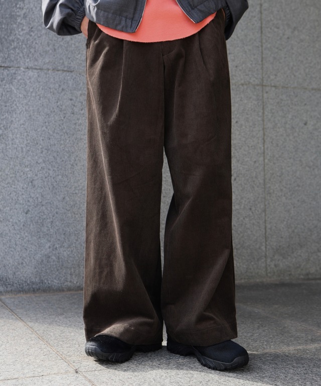 UNIVERSAL PRODUCTS. / 263-60505 2TUCK WIDE CORDUROY TROUSERS(BROWN)