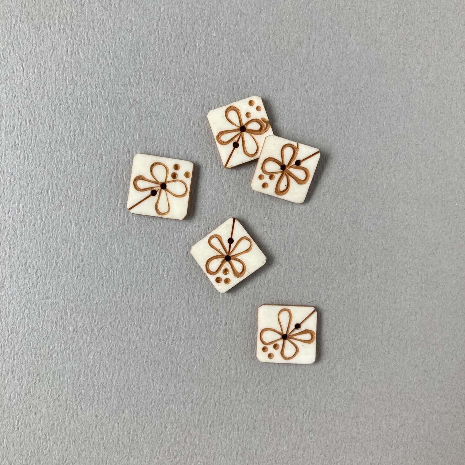 四つ葉風ひし形のカウボーンボタンパック(2p・14mm)