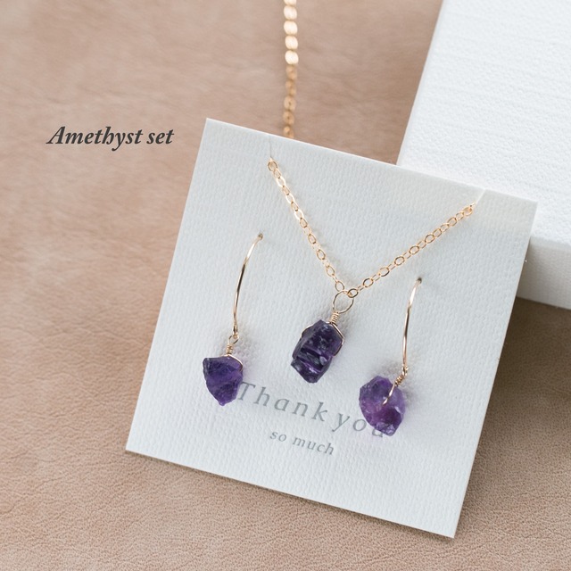 ギフトラッピング無料☆レア☆アメジスト原石ラフカットAAA★一粒ペンダントとピアスのセット☆イヤリング変更無料