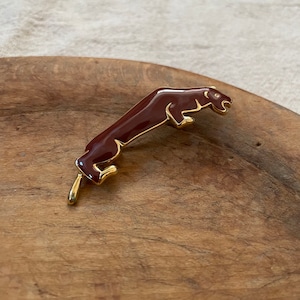 野生的なブローチ