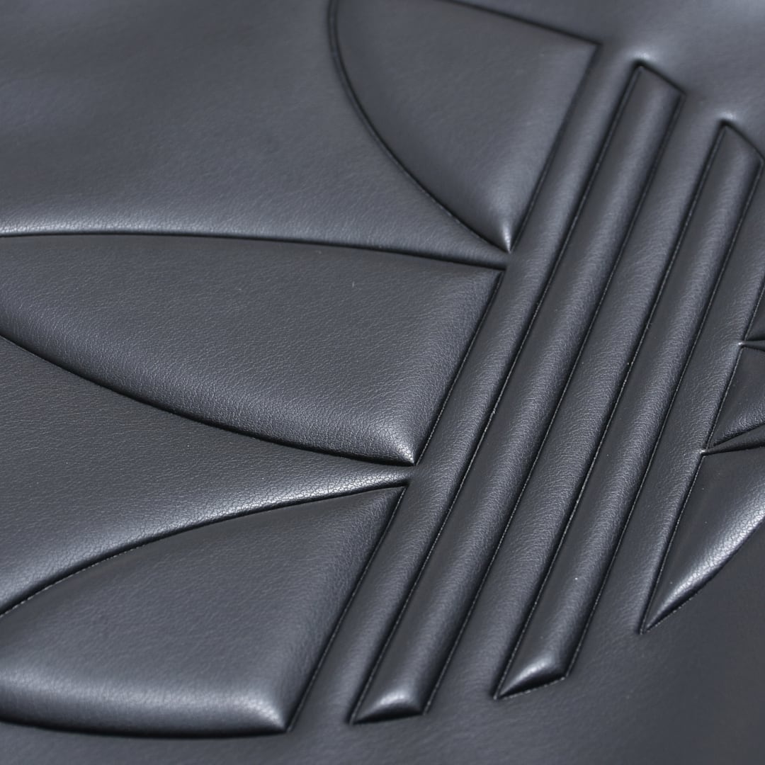 adidas】2025A/W☆トレフォイル ショルダーバッグ(エンボス加工