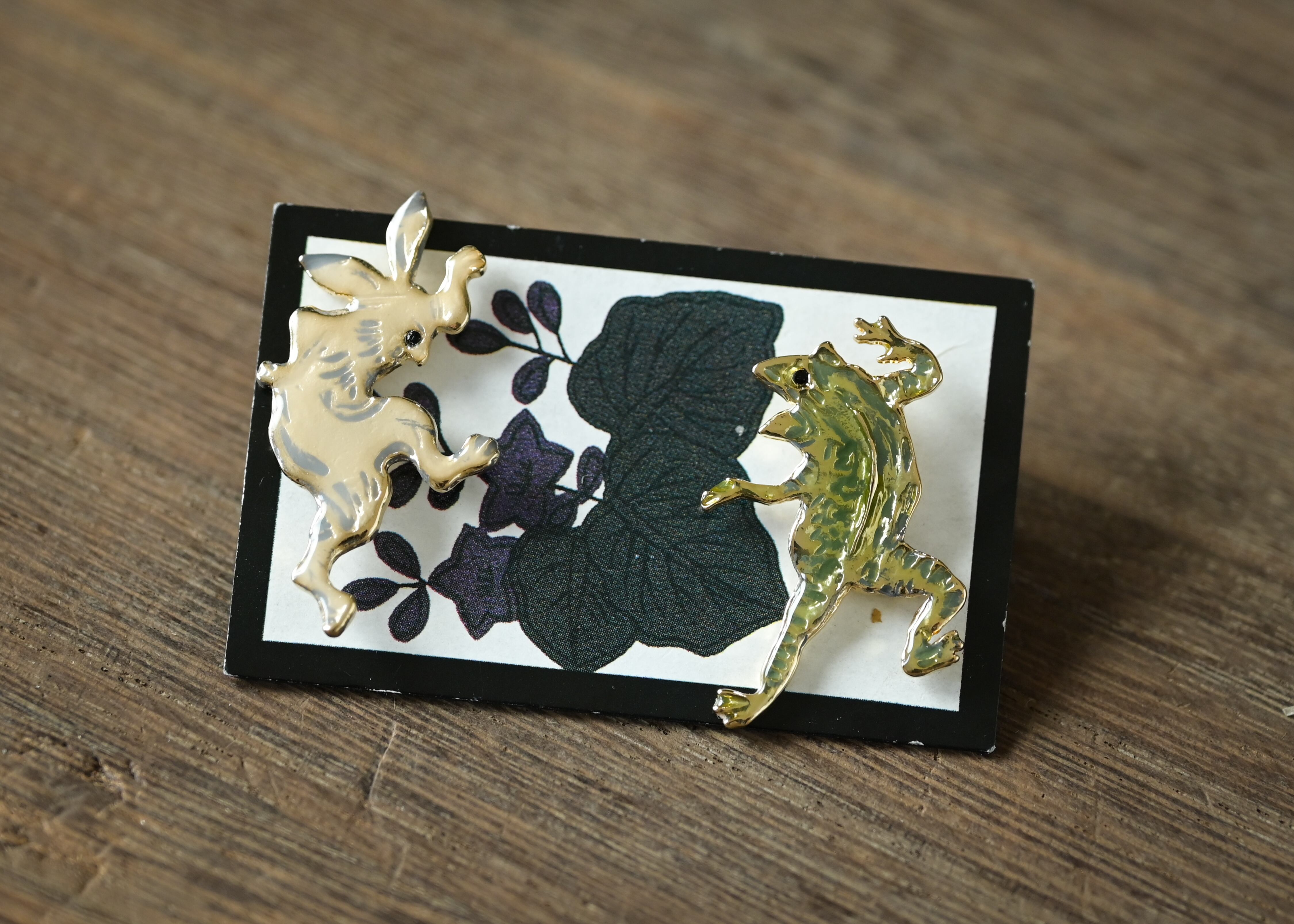 鳥獣戯画のピアス | チェコガラスボタン専門店 アトリエトコ