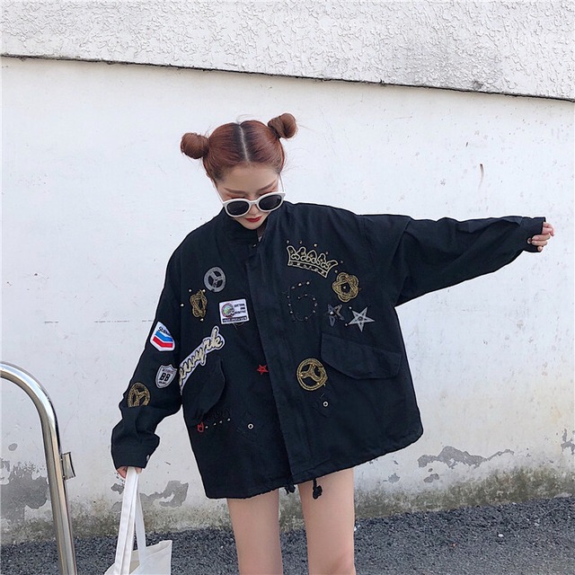 スポーティー ブルゾン アウター 長袖 ストリート系 ロゴ 刺繍 ワッペン スタッズ オーバーサイズ レディース オルチャン 韓国 原宿 オシャレ ファッション アパレル Rives スポーティー ブルゾン アウター 長袖 ストリート系 ロゴ 刺繍 ワッペン スタッズ オーバーサイズ レディース オルチャン 韓国 原宿 オシャレ ファッション アパレル Rives