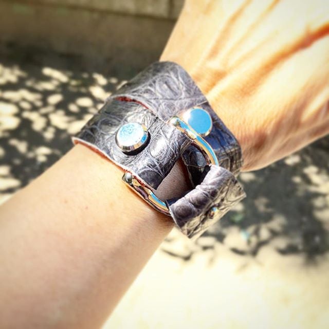 Double winding bracelet using the crocodile leather of Blue-gray