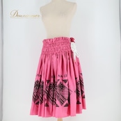 フラダンス 衣装 紐パウスカート ピンク系 カヒコ柄 ツーカラー シングル かわいい 華やか 鮮やか 明るい 黒 パウスカート ハワイアン アロハ ハワイアンプリント フラ ダンス レッスン 練習 ブラック系 ピンクスカート ハワイアンファッション キュート