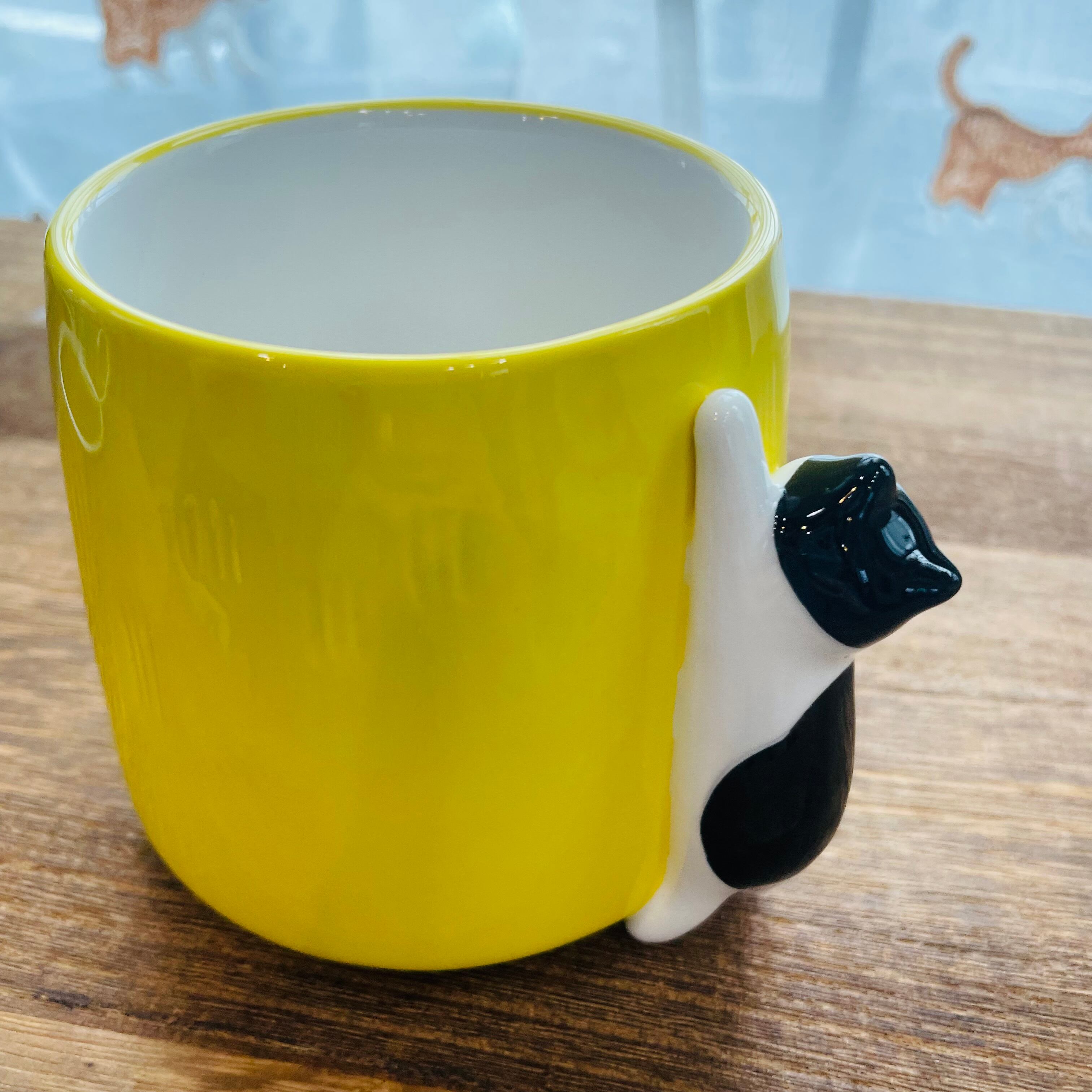 マグカップ｜つめとぎ猫　猫 猫グッズ 猫柄 ねこモチーフ かわいい プレゼント 贈り物 ギフト お家時間 おうちカフェ ハチワレ猫 トラ猫 白黒猫