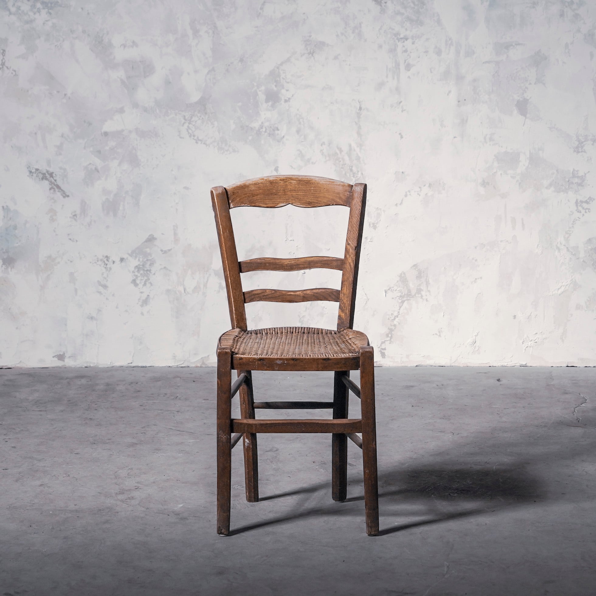 チェア/ラタンシートチェアー/アンティークチェアー/剥離家具/空間装飾/ディスプレイ