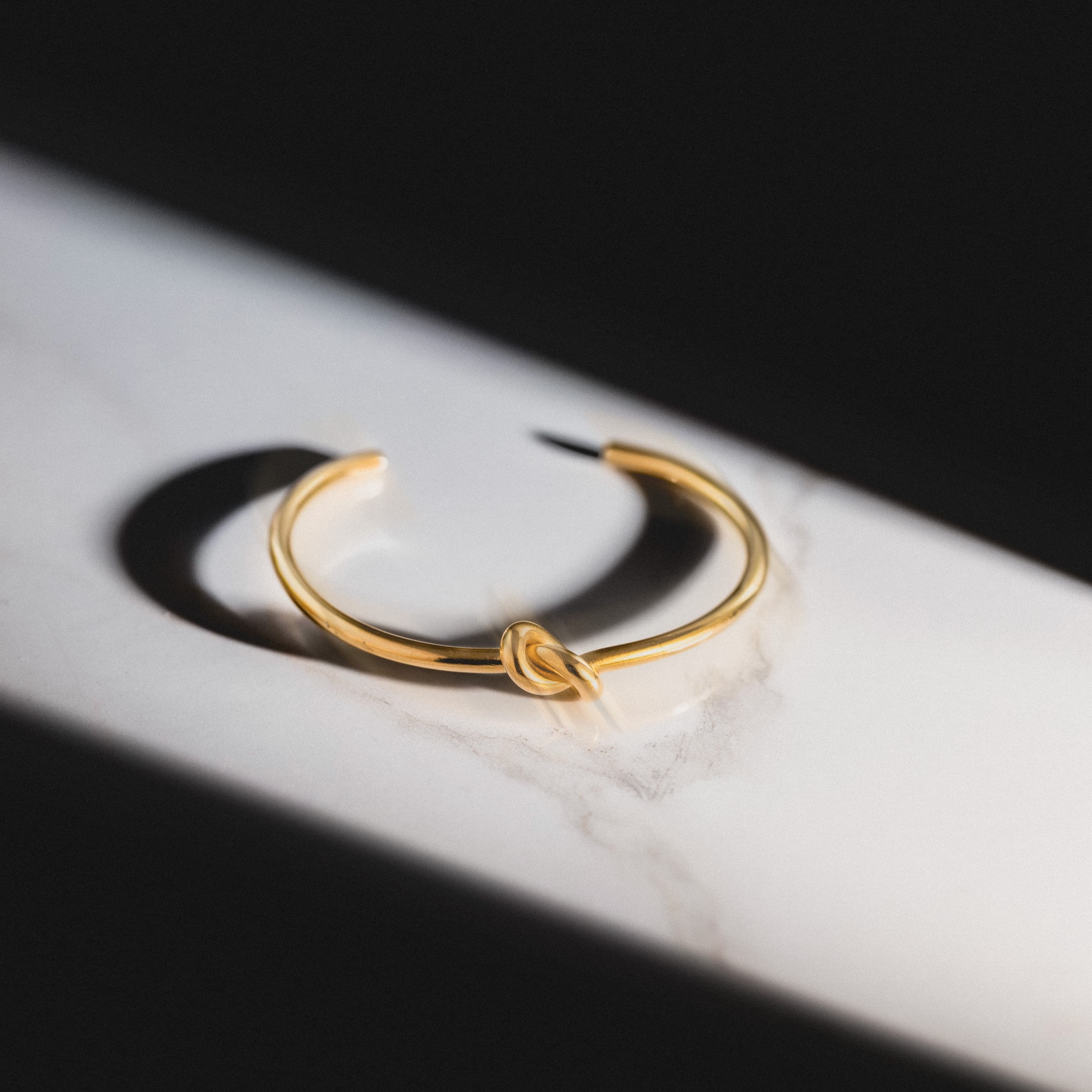 knot bangle (gold) #b24 | garcia