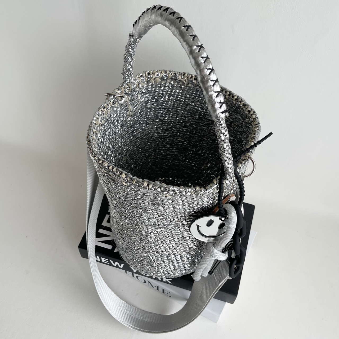 One Handle OVAL Shoulder Strap Bag / SILVER x Silver | meong blue