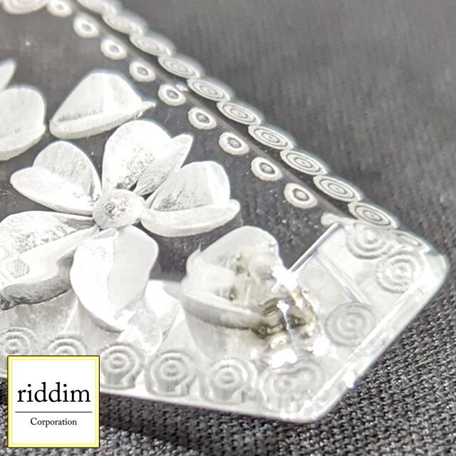 フローラル裏彫りブローチ [ riddim ] リディム クリスタル アクリル