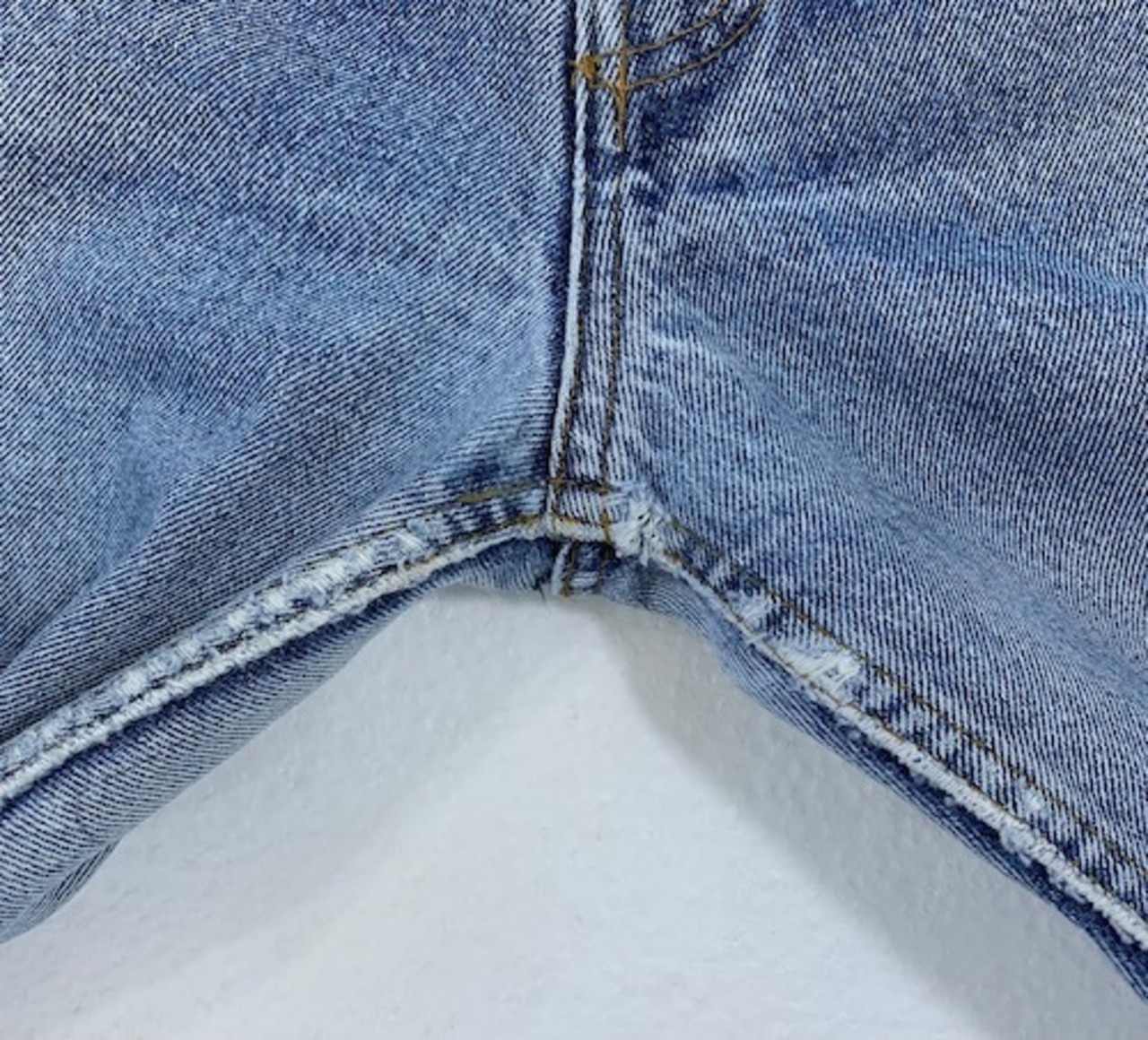 M-243  リーバイス Levis501レギュラー古着 1980年代米国製です。