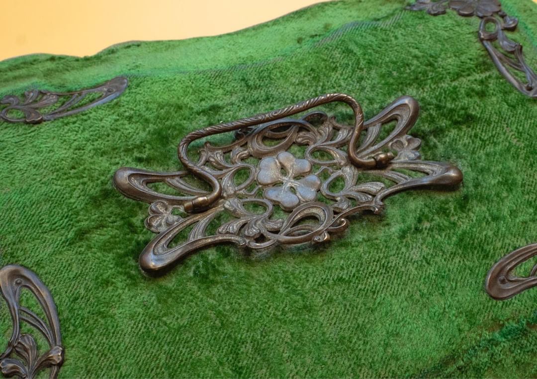 French Antique green Velvet × pink silk jewelry box ( アンティーク