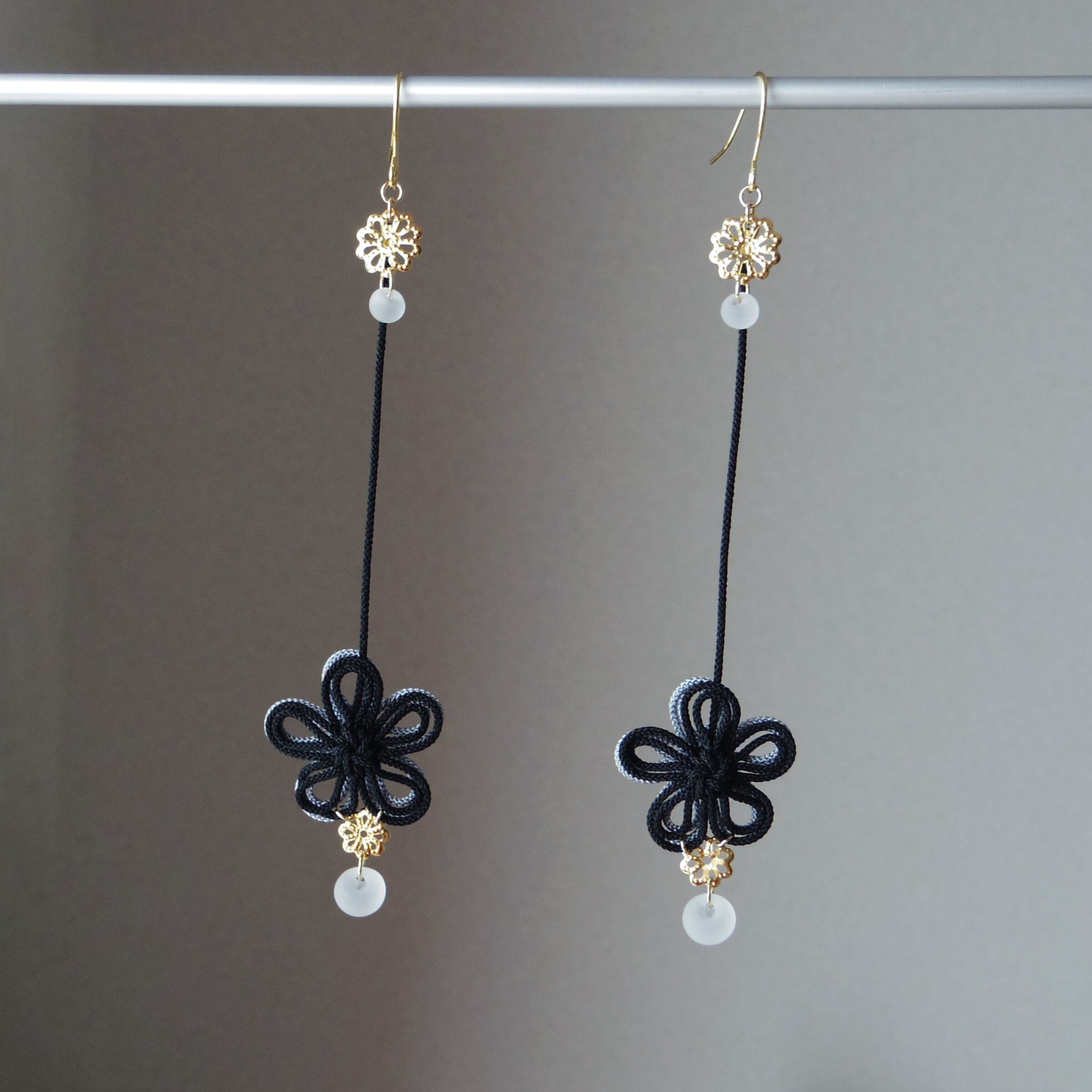 【新作】ピアス「囁ふくら」(黒×グレー)