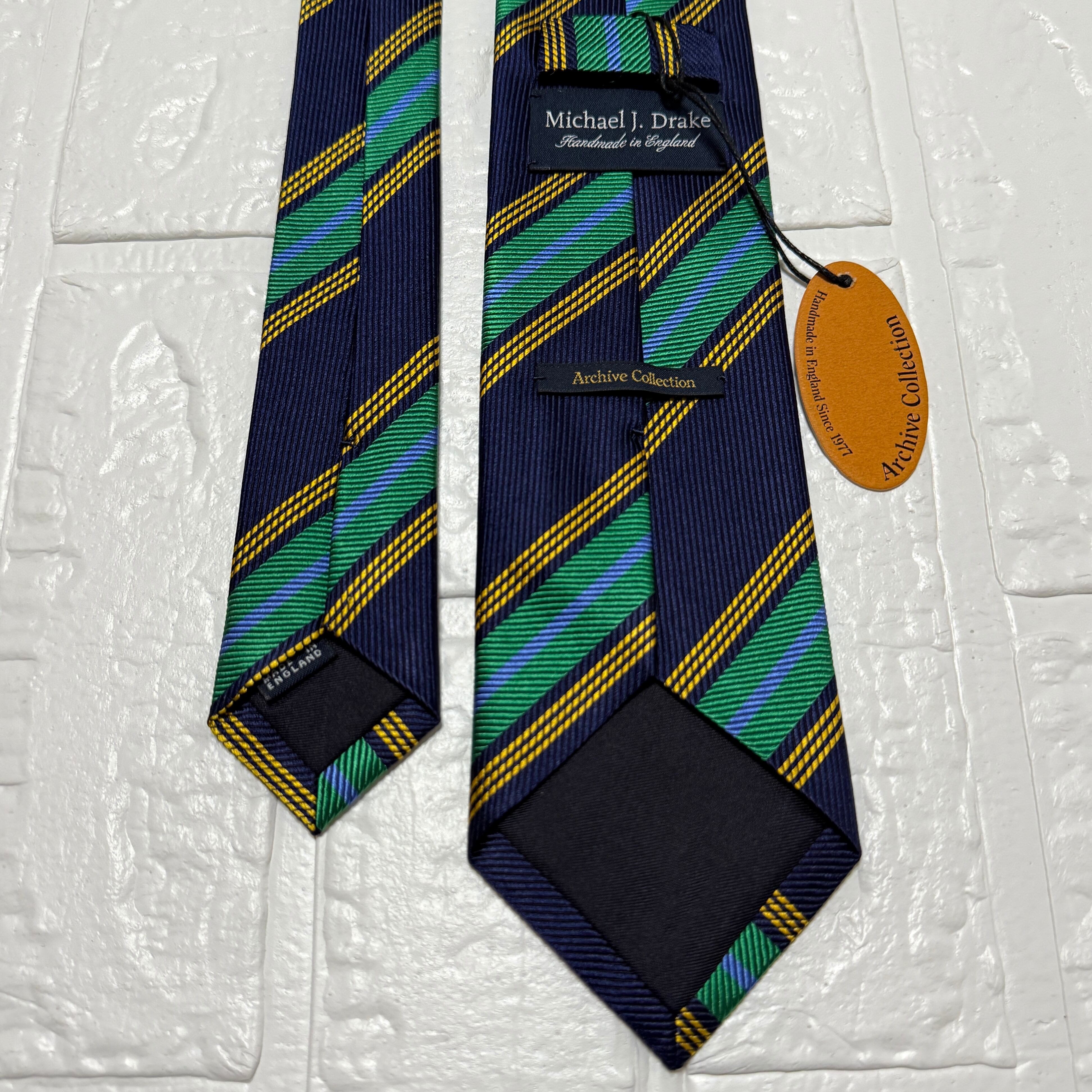 Drake's ネクタイ ストライプ デザイン Drake's】ワイドストライプ ネクタイ 未使用品 (ネイビー